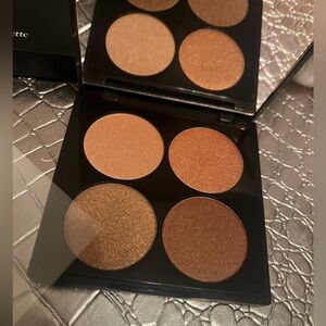 Mented highlighter Pallet